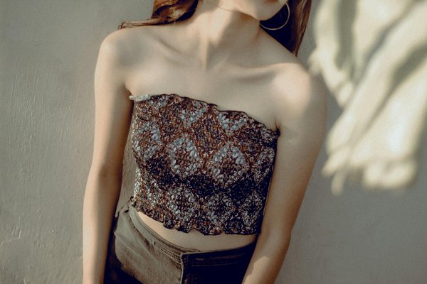 Comment la mode féminine reflète-t-elle les évolutions sociétales ?